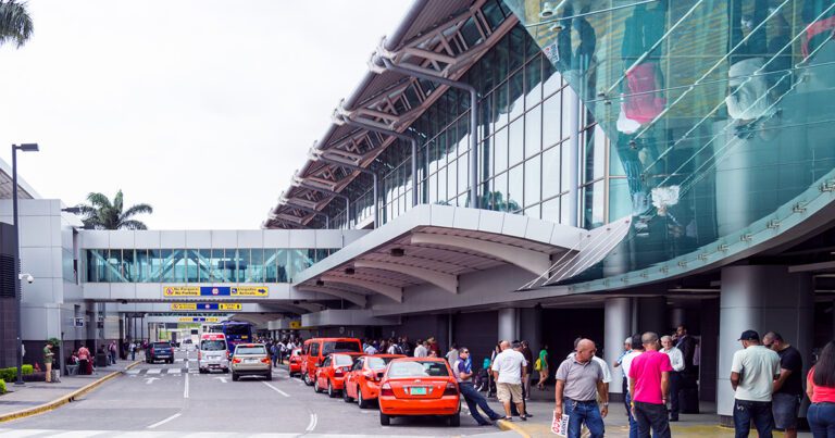 SAN JOSÉ INTERNATIONAL AIRPORT OR LIBERIA INTERNATIONAL AIRPORT: WHERE SHOULD YOU FLY TO?