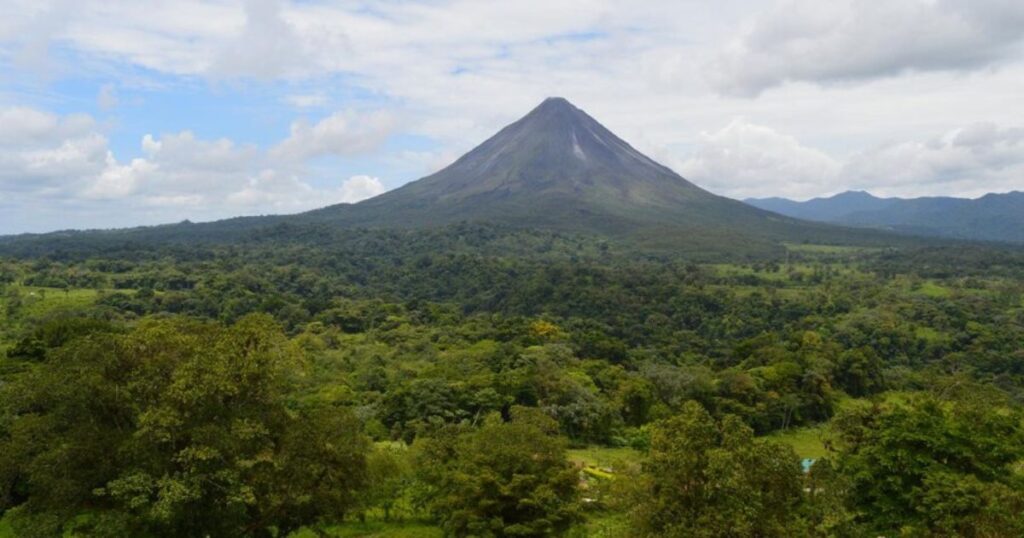 best time to visit arenal volcano national park